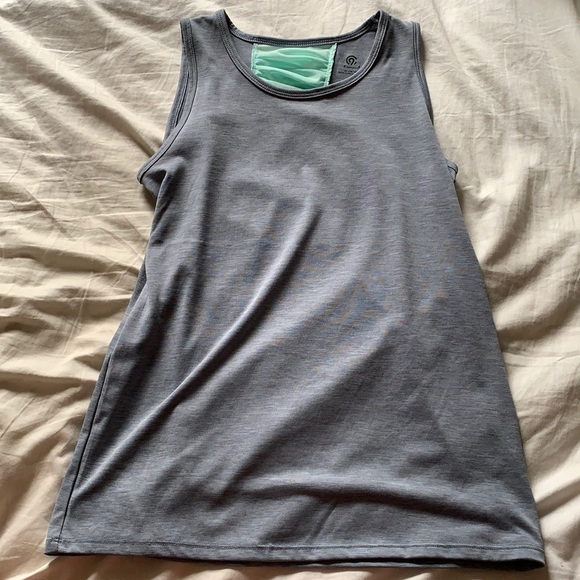 Grey workout tank top! - Picture 1 of 2